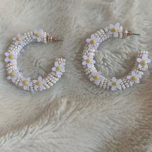 Daisy hoop earrings 🌼